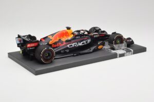 Red Bull RB18 #1 M. Verstappen Miami GP 2022 Winner Minichamps 1:18 113220301 Resin — Bild 3 von 7