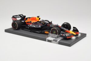 Red Bull RB18 #1 M. Verstappen Miami GP 2022 Winner Minichamps 1:18 113220301 Resin — Bild 4 von 7