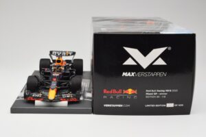 Red Bull RB18 #1 M. Verstappen Miami GP 2022 Winner Minichamps 1:18 113220301 Resin — Bild 6 von 7