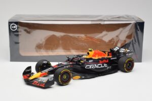 Red Bull RB19 #11 S. Perez Italian GP 2nd 2023 Minichamps 1:18 110231511 Druckguss — Bild 2 von 6