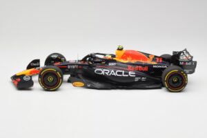 Red Bull RB19 #11 S. Perez Italian GP 2nd 2023 Minichamps 1:18 110231511 Druckguss — Bild 3 von 6