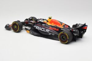 Red Bull RB19 #11 S. Perez Italian GP 2nd 2023 Minichamps 1:18 110231511 Druckguss — Bild 4 von 6