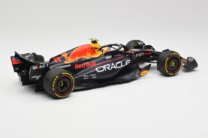 Red Bull RB19 #11 S. Perez Italian GP 2nd 2023 Minichamps 1:18 110231511 Druckguss — Bild 5 von 6