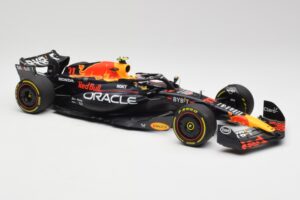 Red Bull RB19 #11 S. Perez Italian GP 2nd 2023 Minichamps 1:18 110231511 Druckguss — Bild 6 von 6