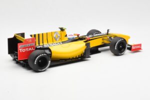 Renault F1 Team R30 #11 V. Petrov Showcar F1 2010 Minichamps 1:18 150100082 Druckguss — Bild 2 von 6