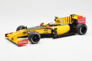Renault F1 Team R30 #11 V. Petrov Showcar F1 2010 Minichamps 1:18 150100082 Druckguss