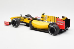 Renault F1 Team R30 #11 V. Petrov Showcar F1 2010 Minichamps 1:18 150100082 Druckguss — Bild 5 von 6