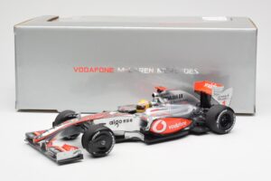 McLaren MP4-24 #1 L. Hamilton 2009 Dealer Edition Minichamps 1:18 503091801 Druckguss — Bild 6 von 6