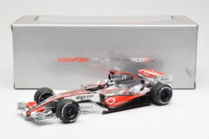 McLaren MP4-22 Mercedes #1 F. Alonso Presentation Valencia 2007 Minichamps 1:18 538071871 Druckguss — Bild 6 von 6