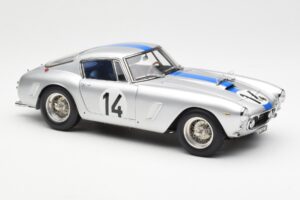 Ferrari 250 GT SWB #14 P. Noblet / J. Guichet Team Noblet 3rd Place 24 Hours of Le Mans 1961 CMC 1:18 M-079 Druckguss — Bild 4 von 6