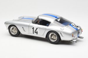 Ferrari 250 GT SWB #14 P. Noblet / J. Guichet Team Noblet 3rd Place 24 Hours of Le Mans 1961 CMC 1:18 M-079 Druckguss — Bild 5 von 6