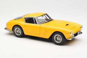 Ferrari 250 GT SWB Gelb CMC 1:18 M-054 Druckguss — Bild 4 von 6