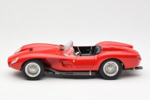 Ferrari 250 Testa Rossa Pontoon Fender Rot CMC 1:18 M-071 Druckguss — Bild 3 von 6