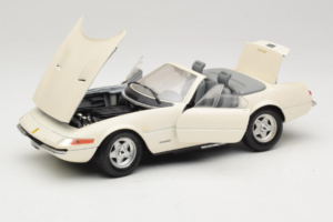 Ferrari 365 GTS/4 Spider Weiß Techno Giodi 1:18 40028 Druckguss — Bild 2 von 8