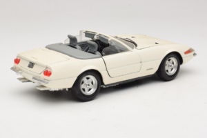 Ferrari 365 GTS/4 Spider Weiß Techno Giodi 1:18 40028 Druckguss — Bild 3 von 8