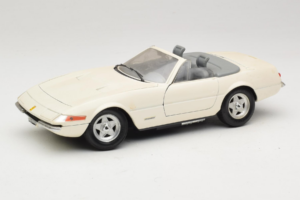 Ferrari 365 GTS/4 Spider Weiß Techno Giodi 1:18 40028 Druckguss