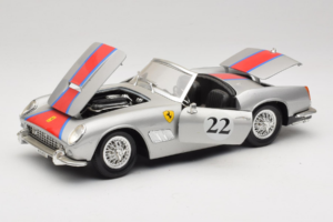 Ferrari California #22 Silber Roter Streifen 1966 Tonka 1:18 01109-S2 Druckguss — Bild 2 von 8