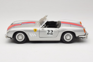 Ferrari California #22 Silber Roter Streifen 1966 Tonka 1:18 01109-S2 Druckguss — Bild 4 von 8