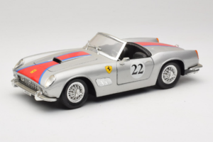 Ferrari California #22 Silber Roter Streifen 1966 Tonka 1:18 01109-S2 Druckguss