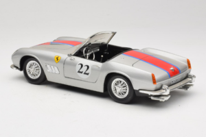 Ferrari California #22 Silber Roter Streifen 1966 Tonka 1:18 01109-S2 Druckguss — Bild 7 von 8