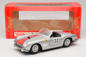 Ferrari California #22 Silber Roter Streifen 1966 Tonka 1:18 01109-S2 Druckguss — Bild 8 von 8
