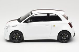 Abarth 500e Weiß IXO 1:18 MCG18497 Druckguss — Bild 3 von 6