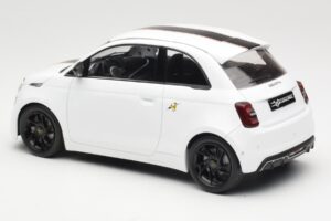 Abarth 500e Weiß IXO 1:18 MCG18497 Druckguss — Bild 5 von 6