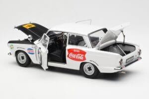 Ford Cortina Mk1 #3 P. Hughes / B. Young African Safari Rally 1964 AUTOart 1:18 86428 Druckguss — Bild 5 von 8