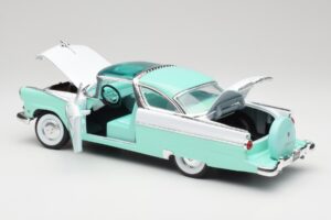 Ford Crown Victoria Seafoam Grün & Weiß Road Legends 1:18 92138 Druckguss — Bild 4 von 7