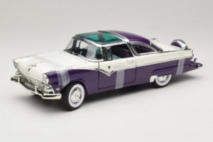 Ford Crown Victoria Weiß Lila Road Signature 1:18 92138-P1 Druckguss