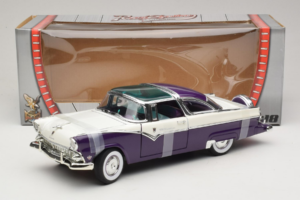 Ford Crown Victoria Weiß Lila Road Signature 1:18 92138-P1 Druckguss — Bild 6 von 6