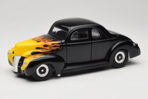 Ford Deluxe Hot Rod Schwarz Universal Hobbies 1:18 6002 Druckguss