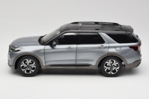 Ford Explorer Grau OEM 1:18 FORD2020 Druckguss — Bild 4 von 8