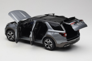 Ford Explorer Grau OEM 1:18 FORD2020 Druckguss — Bild 5 von 8