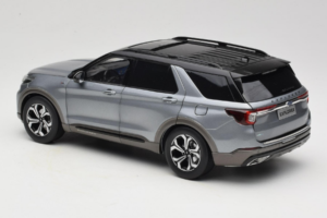 Ford Explorer Grau OEM 1:18 FORD2020 Druckguss — Bild 7 von 8