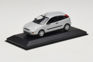 Ford Focus Mk1 3-Door Silber Minichamps 1:43 FOCUS005 Druckguss — Bild 2 von 5