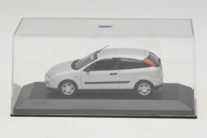 Ford Focus Mk1 3-Door Silber Minichamps 1:43 FOCUS005 Druckguss — Bild 4 von 5
