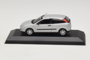 Ford Focus Mk1 3-Door Silber Minichamps 1:43 FOCUS005 Druckguss