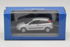 Ford Focus Mk1 3-Door Silber Minichamps 1:43 FOCUS005 Druckguss — Bild 5 von 5