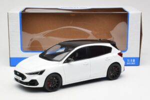 Ford Focus ST Mk4 Frozen Weiß MCG 1:18 MCG18453 Druckguss — Bild 6 von 6