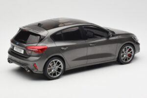 Ford Focus ST Mk4 Grau MCG 1:18 MCG18454 Druckguss — Bild 2 von 6