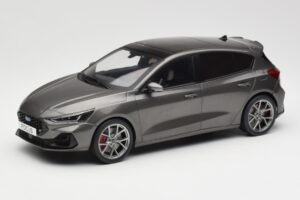 Ford Focus ST Mk4 Grau MCG 1:18 MCG18454 Druckguss