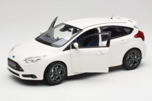 Ford Focus ST Mk2 Weiß Minichamps 1:18 110082004 Druckguss — Bild 2 von 8