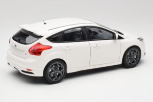 Ford Focus ST Mk2 Weiß Minichamps 1:18 110082004 Druckguss — Bild 3 von 8