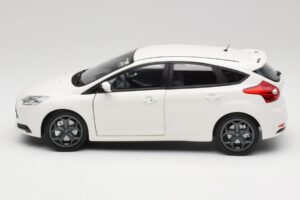 Ford Focus ST Mk2 Weiß Minichamps 1:18 110082004 Druckguss — Bild 4 von 8