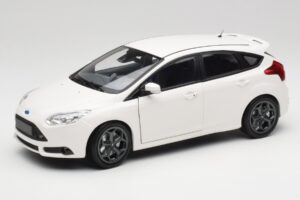 Ford Focus ST Mk2 Weiß Minichamps 1:18 110082004 Druckguss