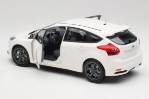 Ford Focus ST Mk2 Weiß Minichamps 1:18 110082004 Druckguss — Bild 5 von 8