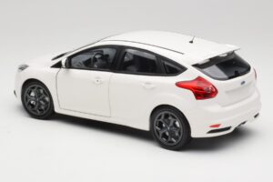 Ford Focus ST Mk2 Weiß Minichamps 1:18 110082004 Druckguss — Bild 7 von 8