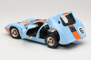 Ford GT40 Gulf #6 J. Ickx / J. Oliver 24 Hours of Le Mans 1969 Eagles Race 1:18 300600 Druckguss — Bild 5 von 8