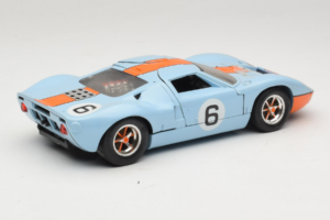 Ford GT40 Gulf #6 J. Ickx / J. Oliver 24 Hours of Le Mans 1969 Revell 1:18 48824 Druckguss — Bild 3 von 8